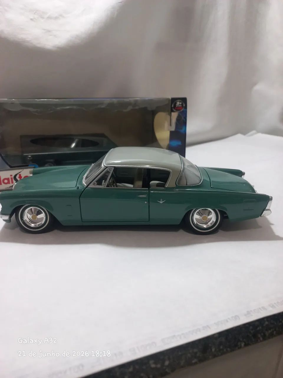 Carrinho studbaker starliner 1955 Scala 1/18 maisto  - Foto 2