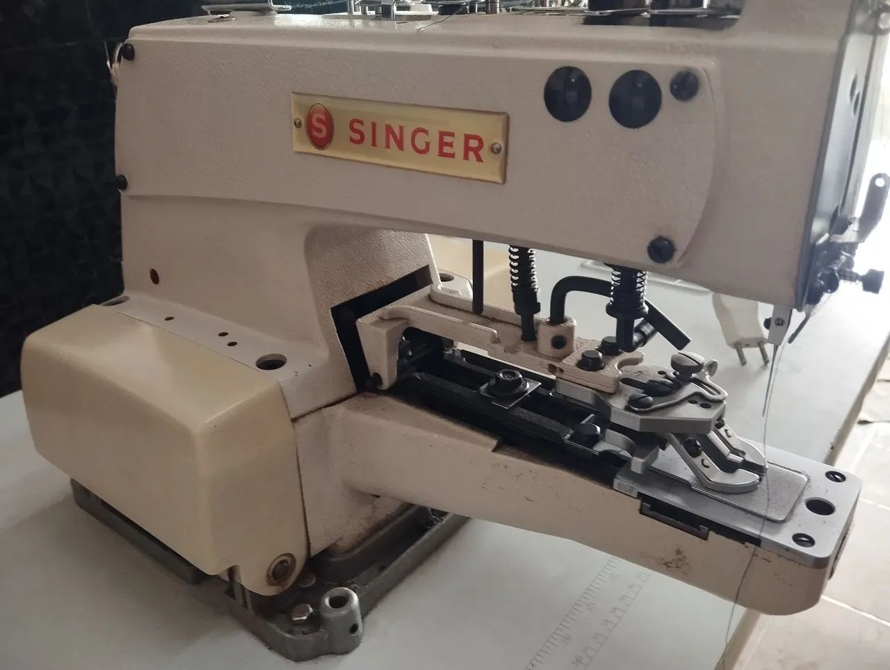 Maquina Botoneira Singer - Foto 2