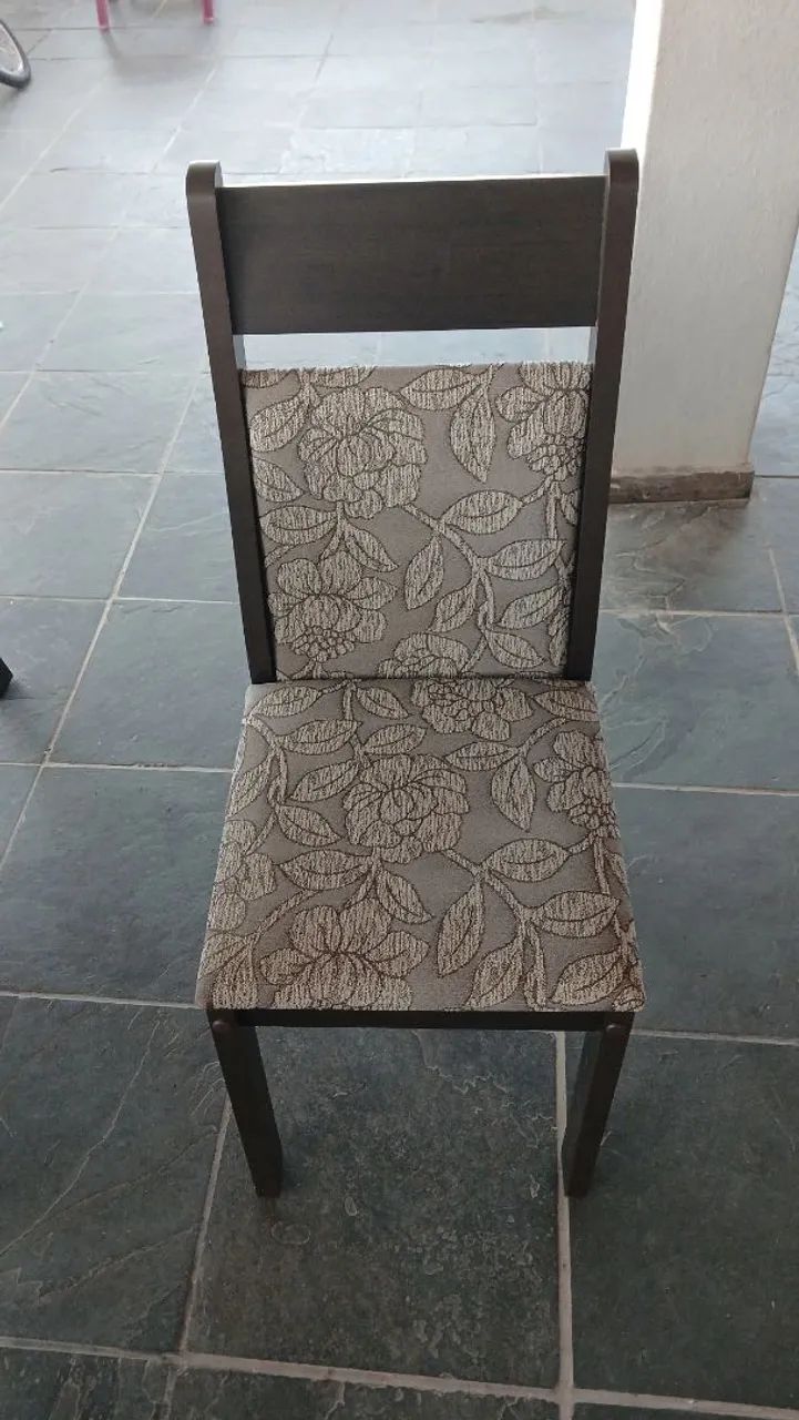Mesa + 4 cadeiras para sala de jantar/estar - Foto 3