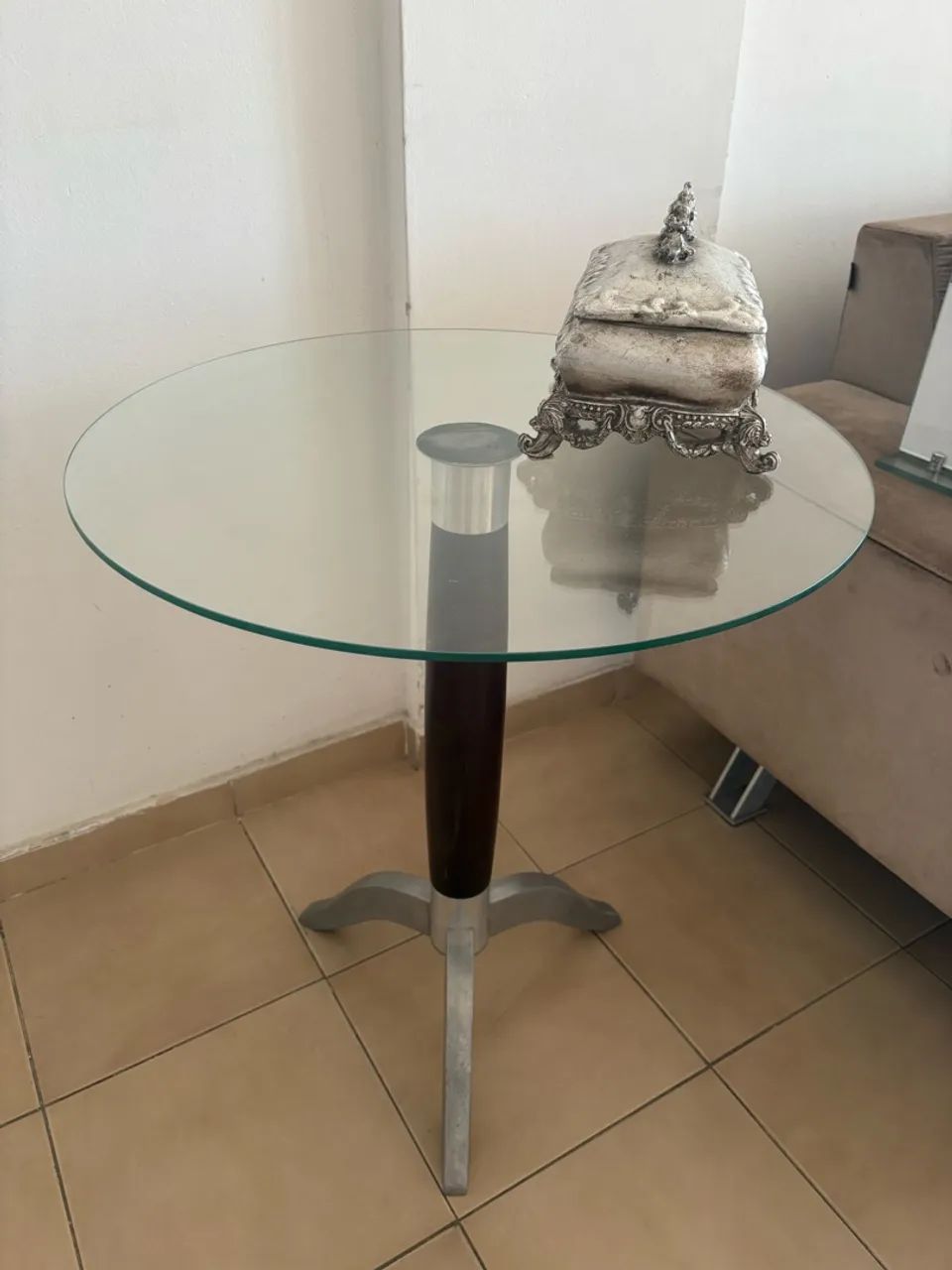 Vendo Mesa De vidro de canto 