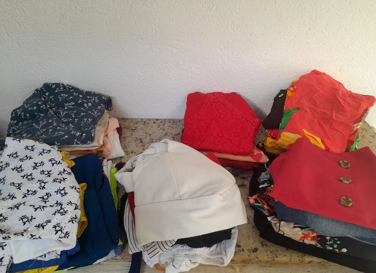 Calças, blusas, macaquitos e vestidos 