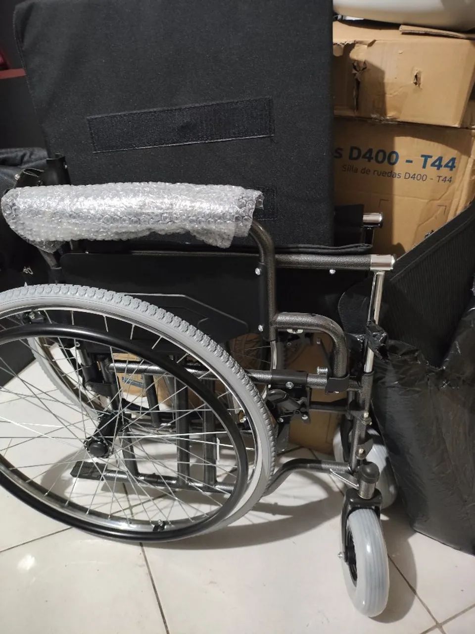 Cadeira de rodas Nova  - Foto 6
