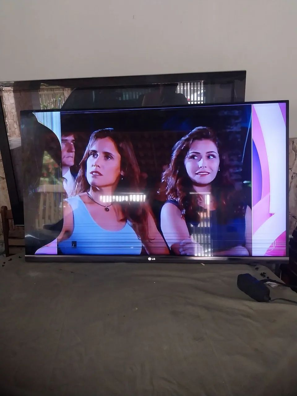 Tv lg smart 47pol. 3D tela trincada funcionando normal - Foto 2