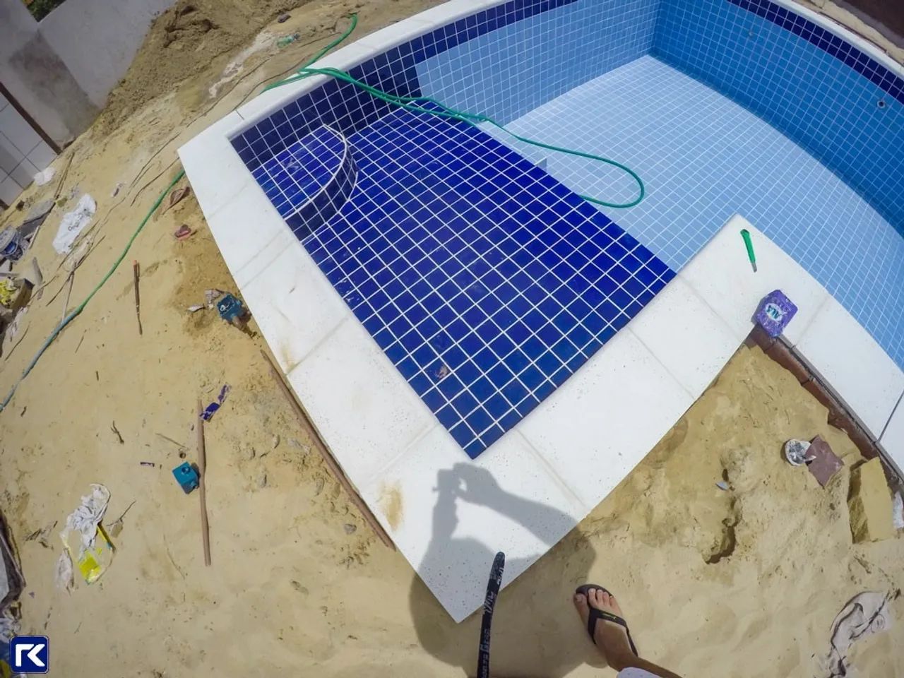 PISCINAS SOB MEDIDA, DO PROJETO À EXECUÇÃO.