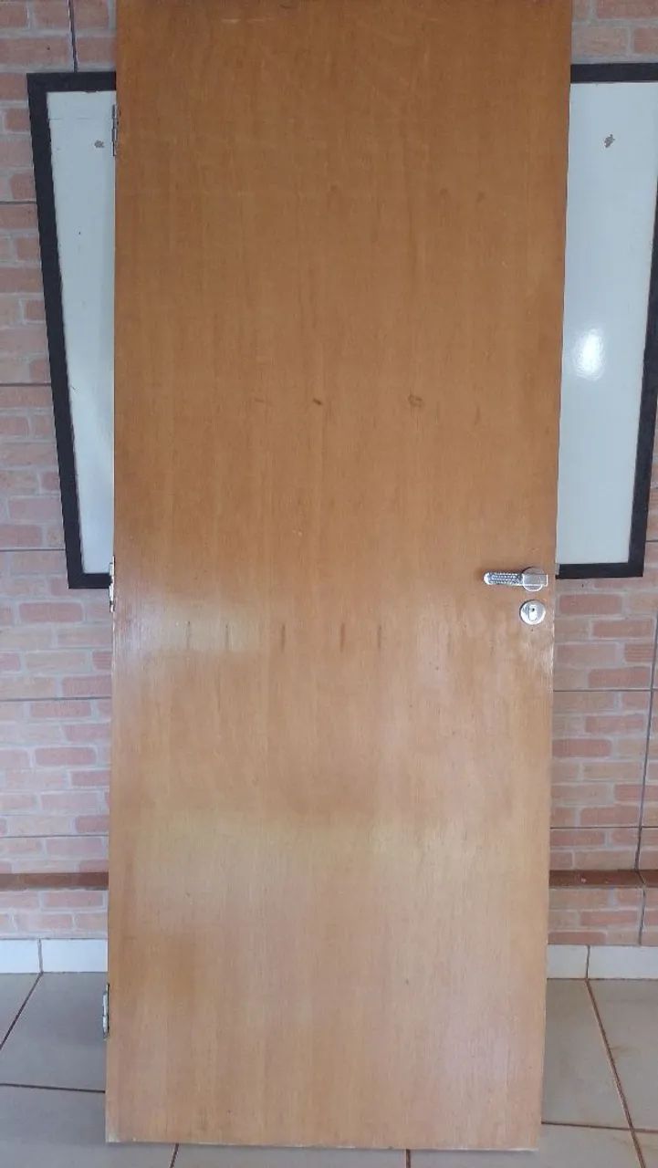 Vendo Duas Portas de Madeira