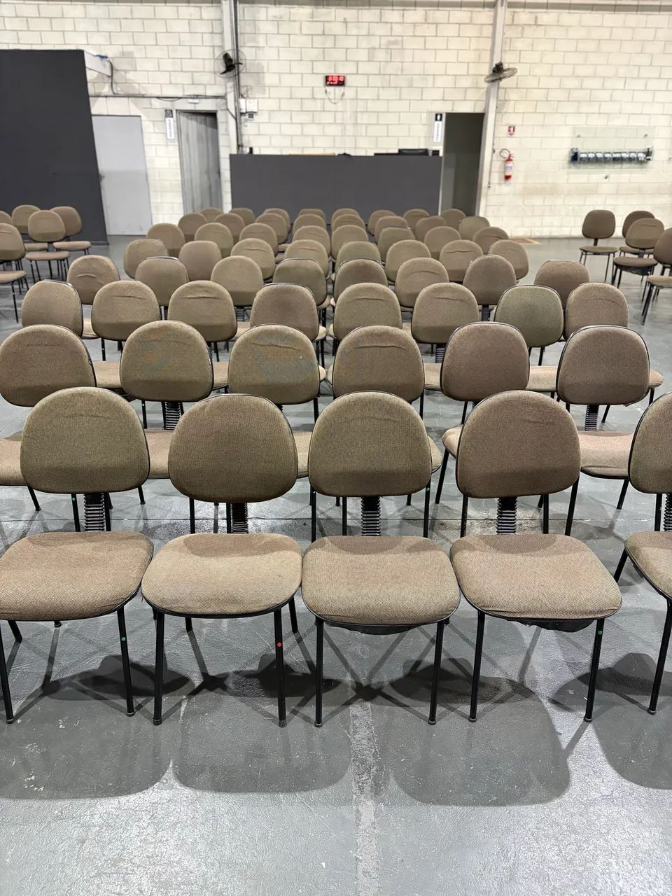 180 Cadeiras Estofadas - R$ 30,00 cada - Foto 4