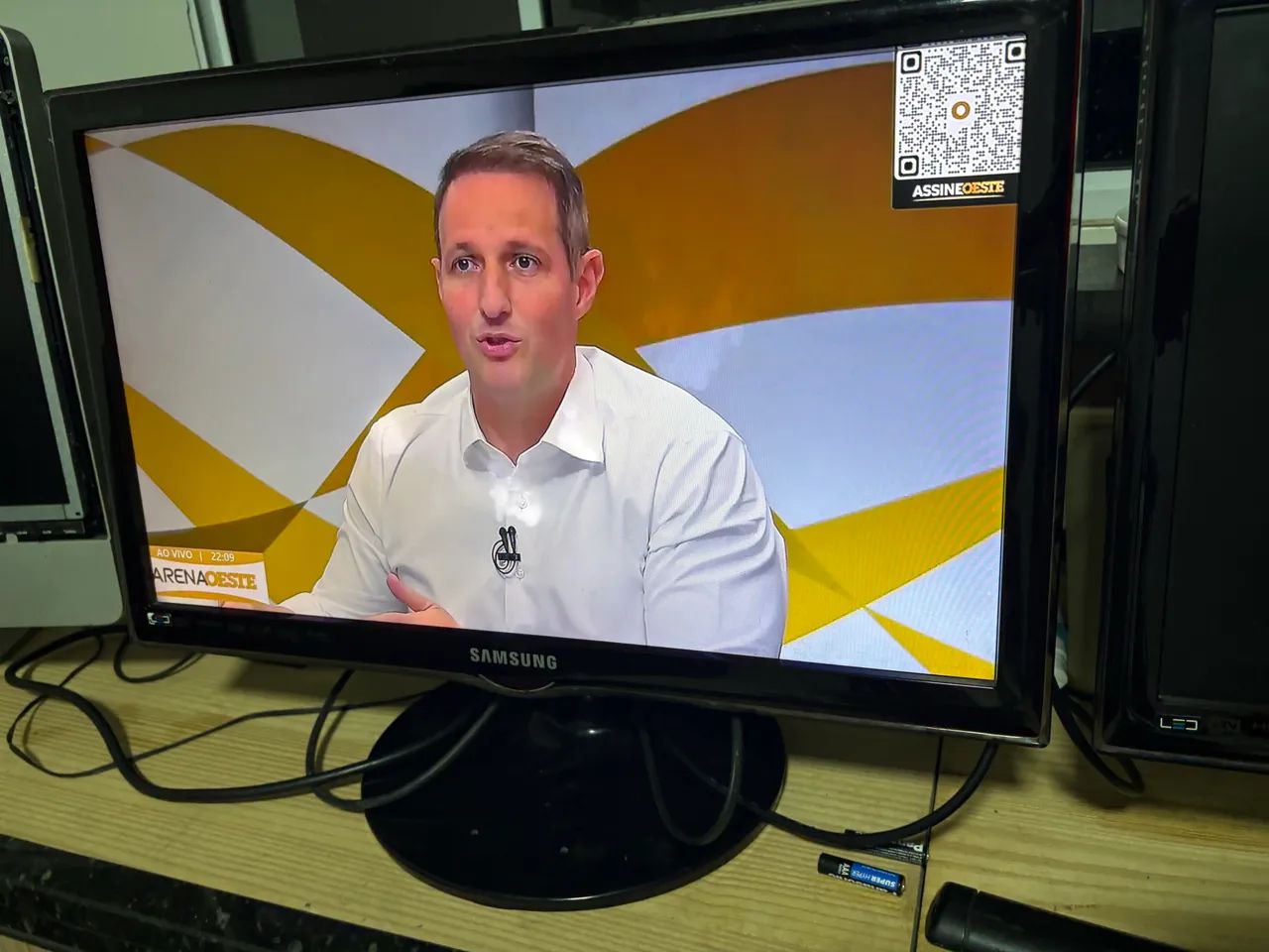 Tv Led 22 Pol Samsung ta550 aceito troca  - Foto 4