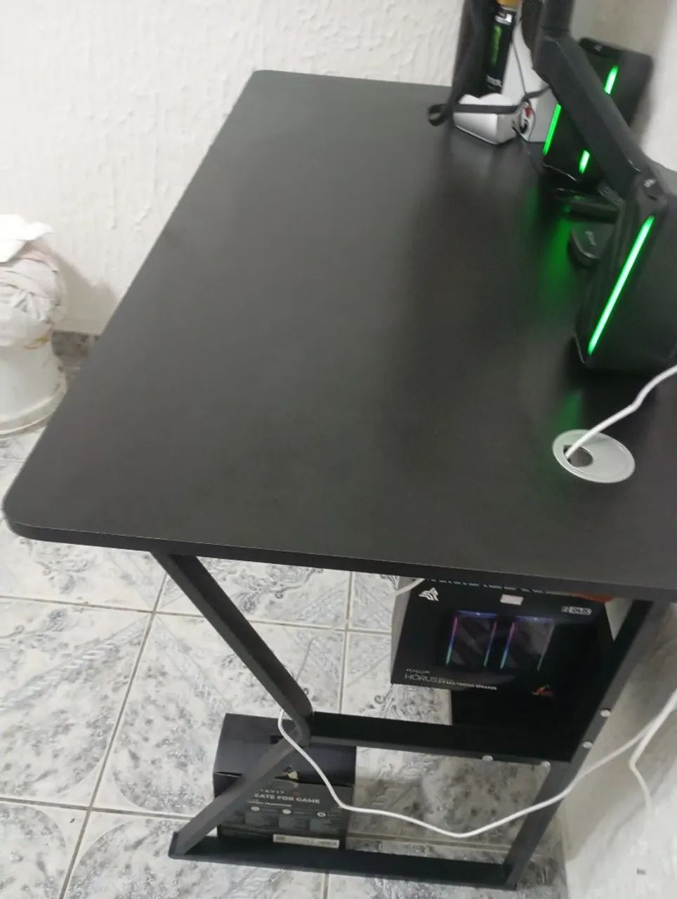 Mesa gamer semi nova 3 meses de uso  - Foto 2
