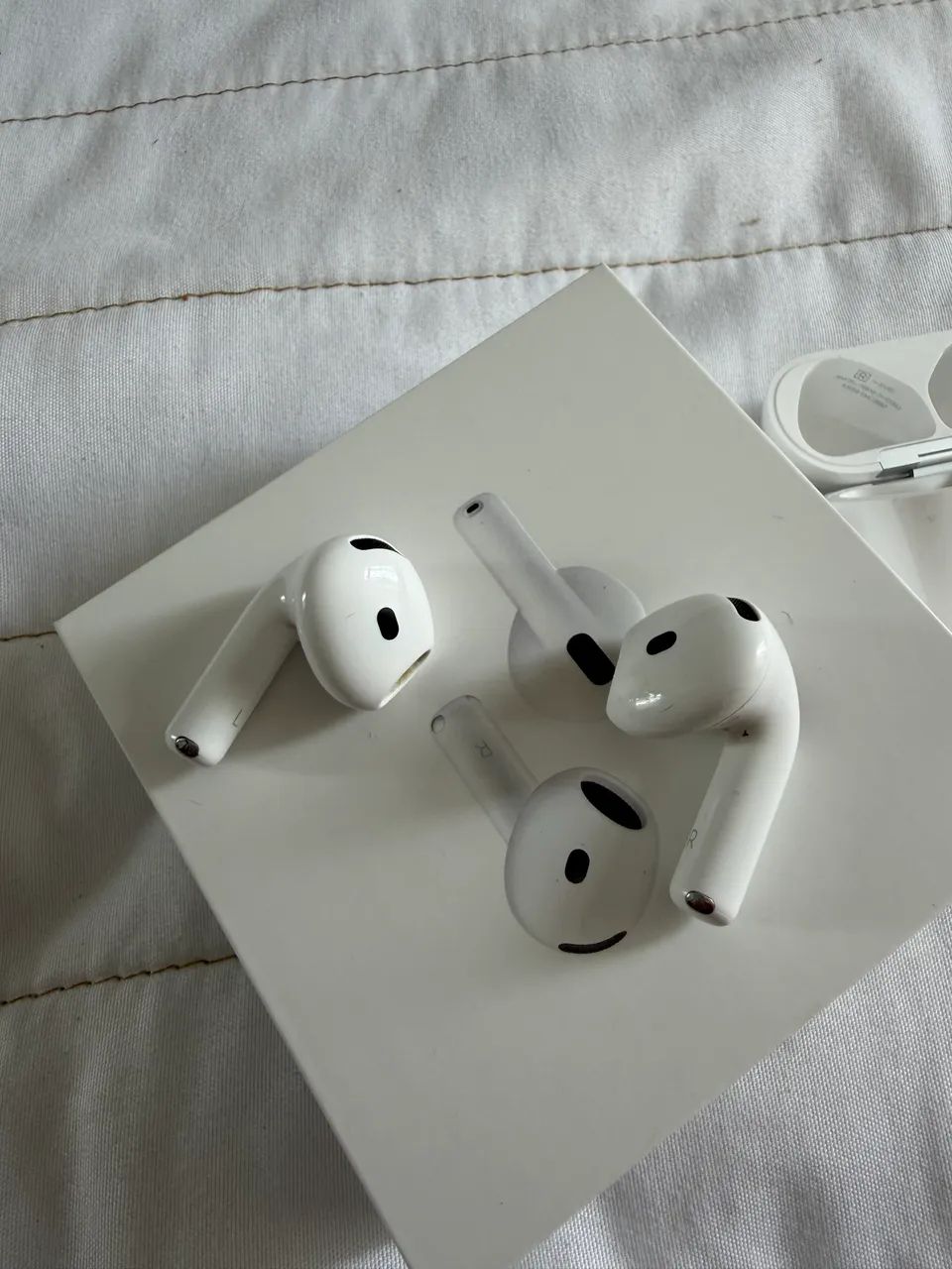 AIRPODS 4 com ANC - Fones de Ouvido - Setor Tradicional
