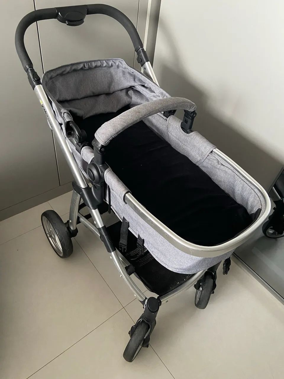 Carrinho de bebê com bebê conforto  - Foto 4