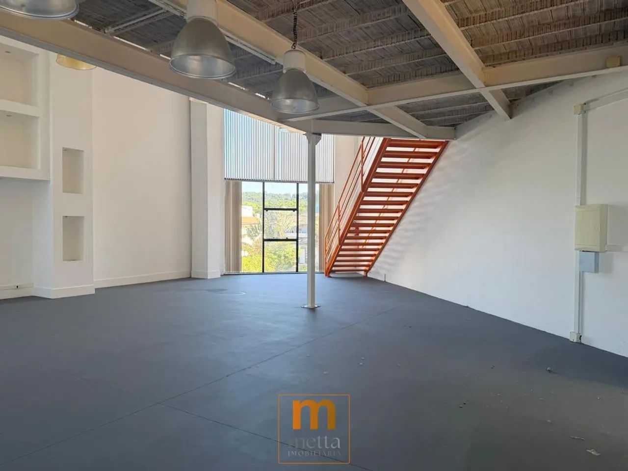 Sala comercial à venda no Saco Grande: espaço estratégico para crescer