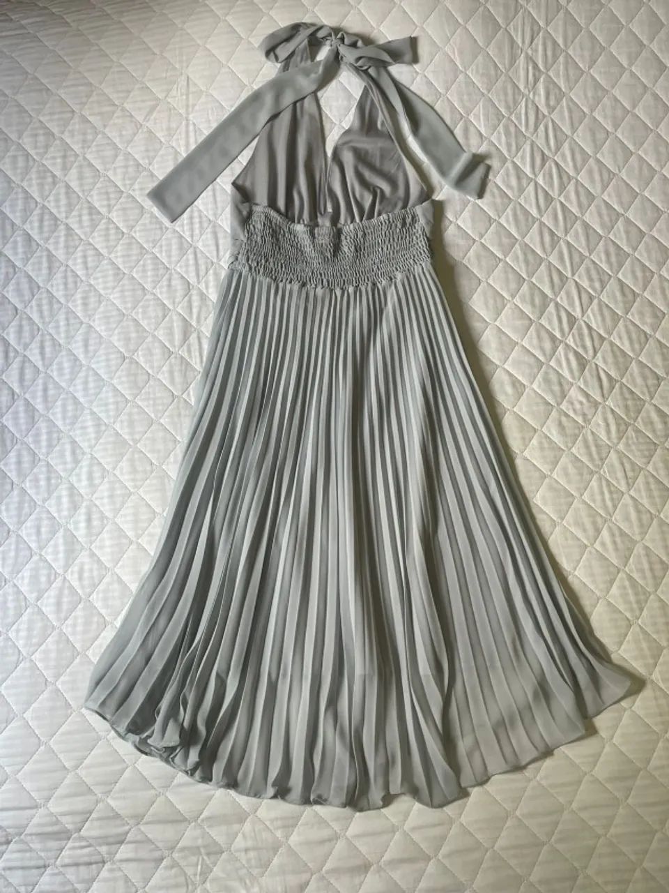 Vestido mid plissado cinza, tamanho M. - Foto 2