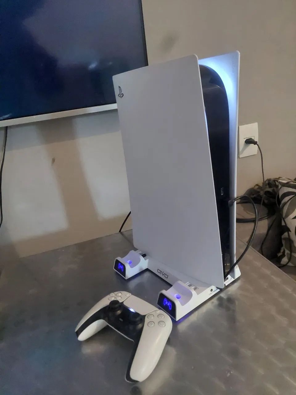 Playstation 5 (PS5) Digital + Base de carregamento - Foto 4