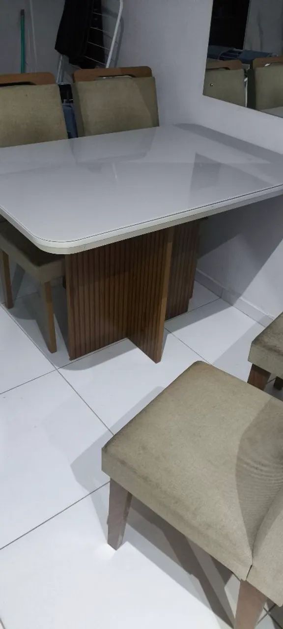 Mesa moderna com 4 cadeiras - Foto 3