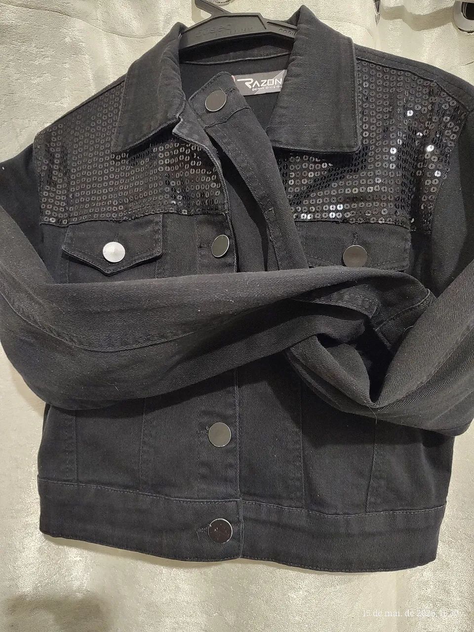 Jaqueta jeans preta da marca Razon Tam M - Foto 3