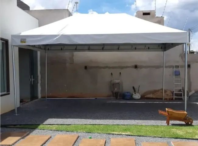 Aluguel de tendas (Montagem fácil e rápida).