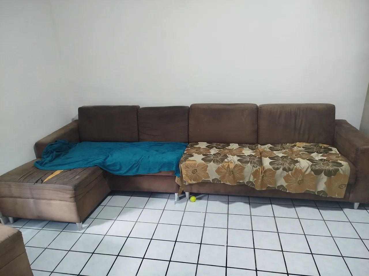 Sofá Jacaúna enorme com chaise e puff  - Foto 2