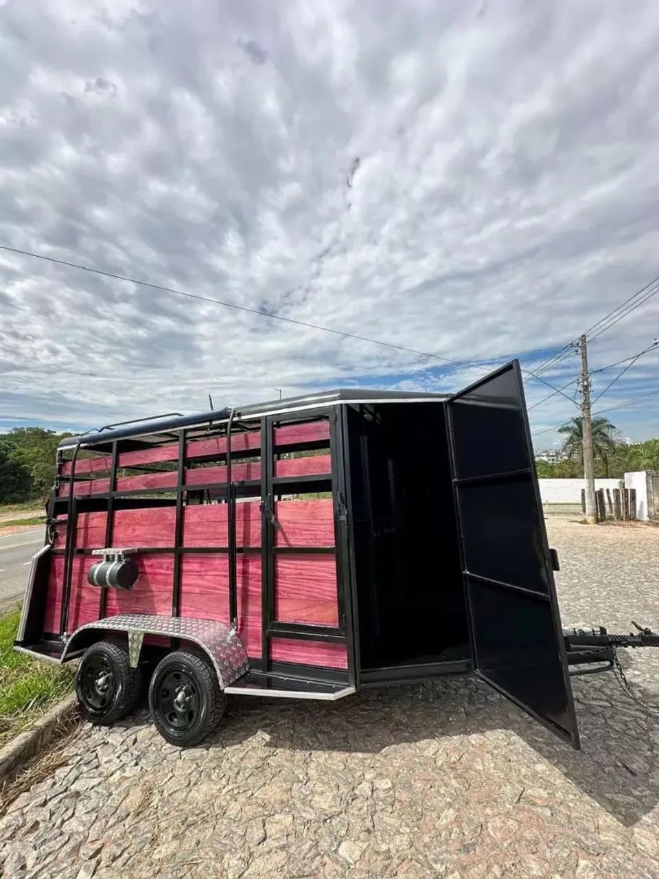 Trailer para vaquejada para até 3 animais!!! Reboque para 3 cavalos - Foto 3