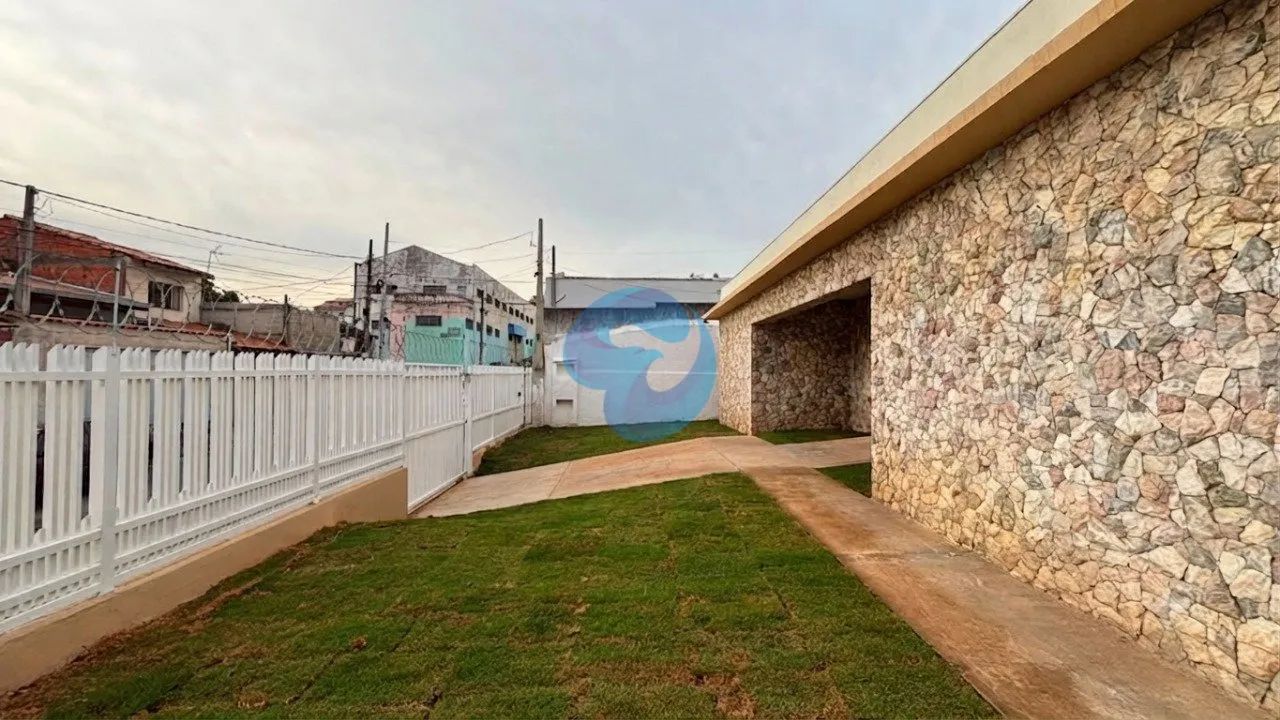 Casa comercial com 4 salas para venda ou locaçõ