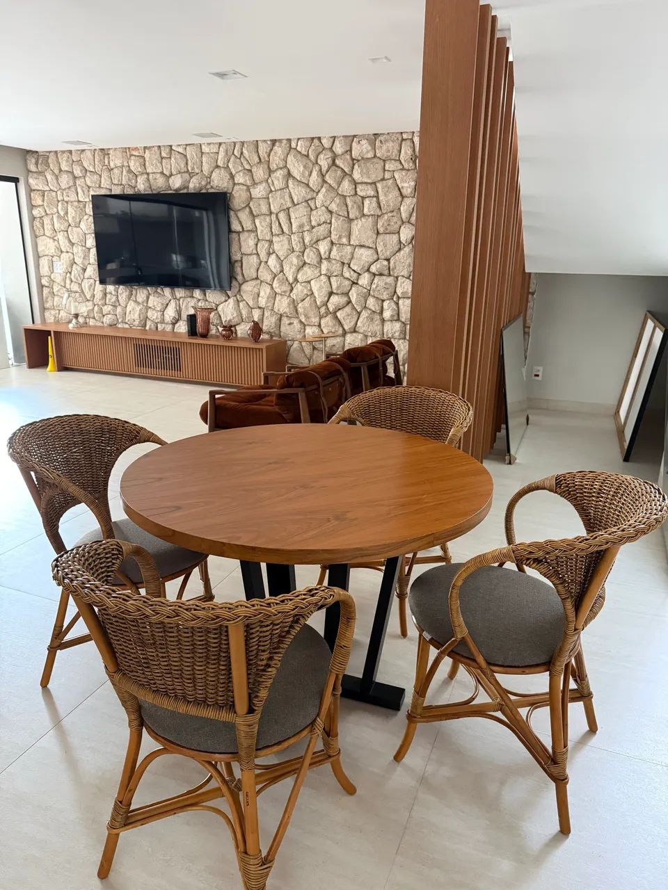 Mesa Saccaro com 4 cadeiras 