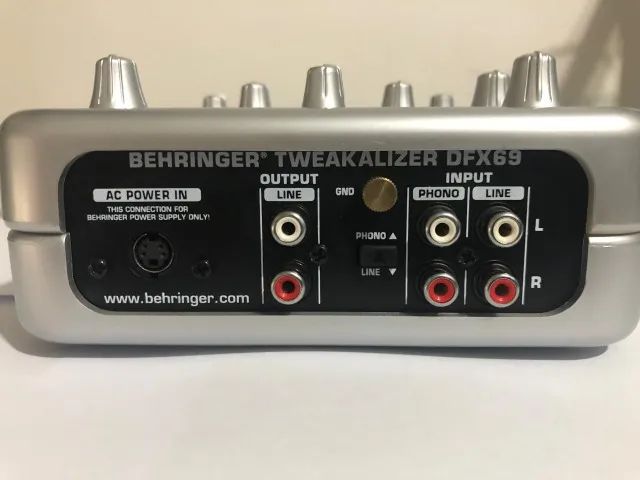 BEHRINGER DFX69 PRÉ AMPLIFICADOR PHONO E LINE IN COM SAMPLER E PROCESSADOR DE EFEITOS DJ - Foto 4