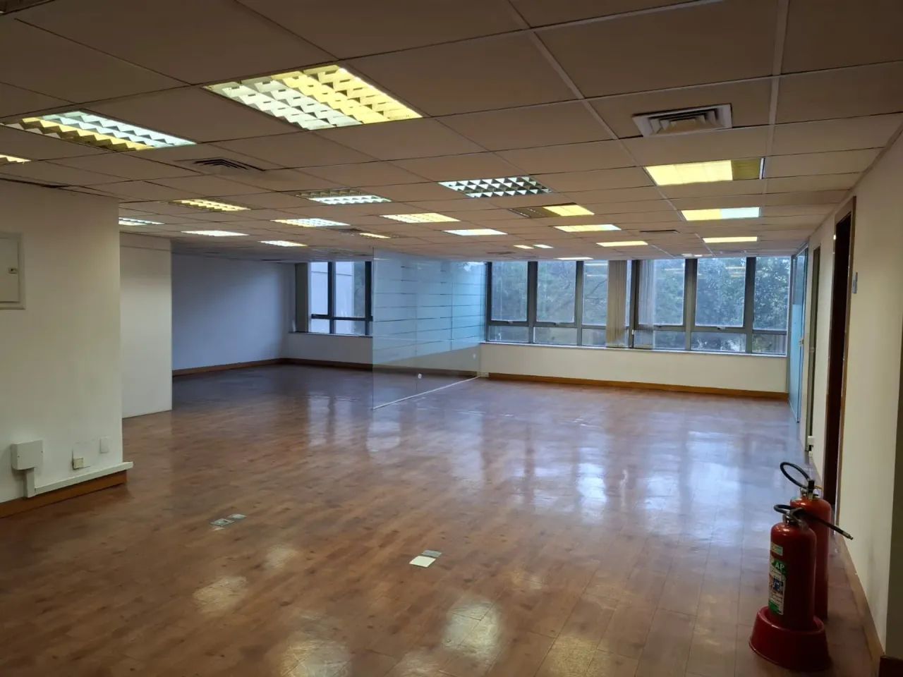 EXCELENTE SALA NO BAIRRO DA GLÓRIA - Foto 2