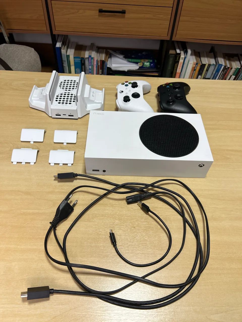 Xbox Series S + 2 Controles + Base Cooler - Foto 2