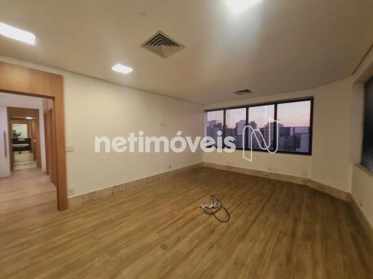 Conjunto Comercial de Alto Padrão com 151,50?m²; de Área Útil - Foto 5