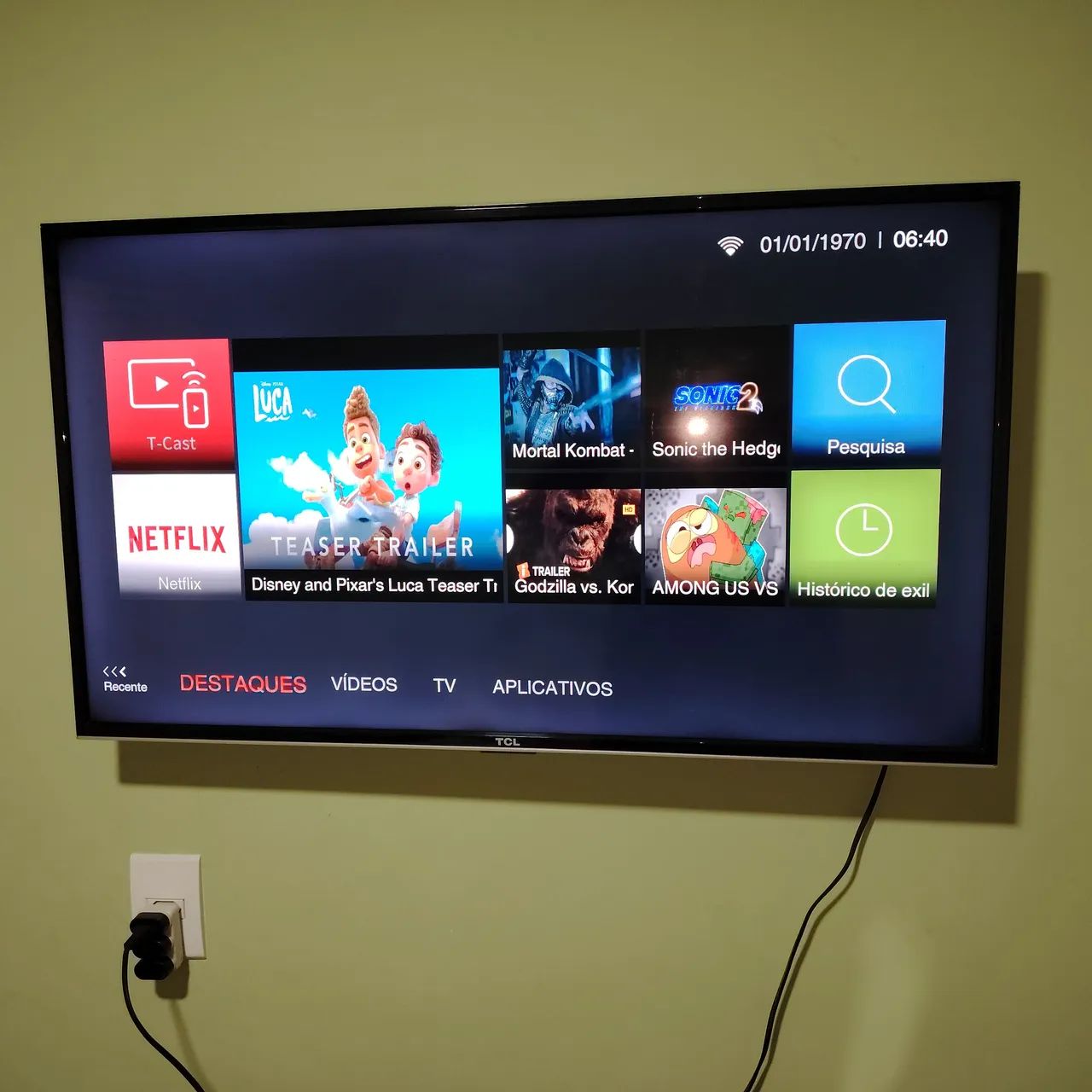 TV TCL 32 polegadas com acesso ao Google pelo controle 