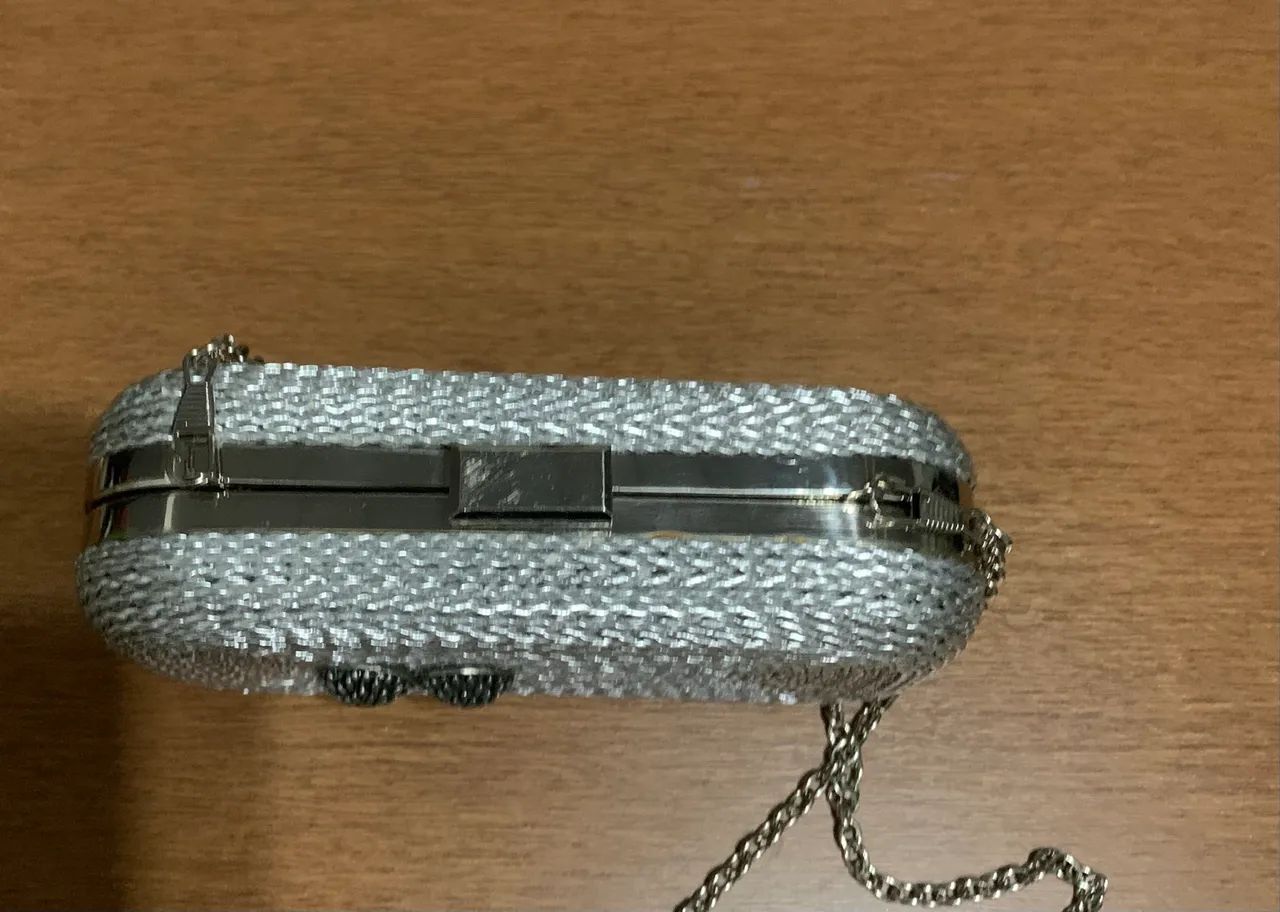 Bolsa prata de mão, para festas, seminova  - Foto 2