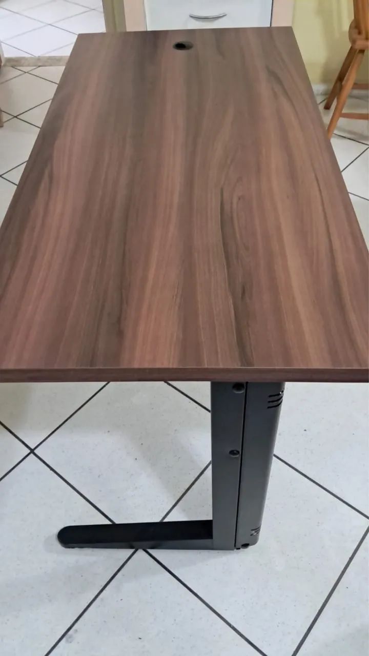 Mesa de escritório / madeira e cinza 