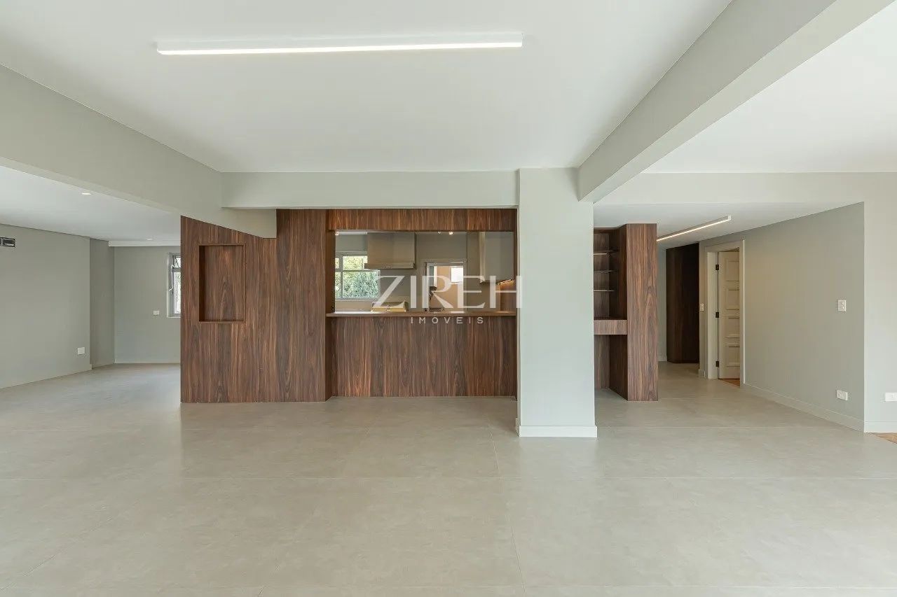 APARTAMENTO REFORMADO À VENDA NO EDIFÍCIO GUTEMBERG | BATEL