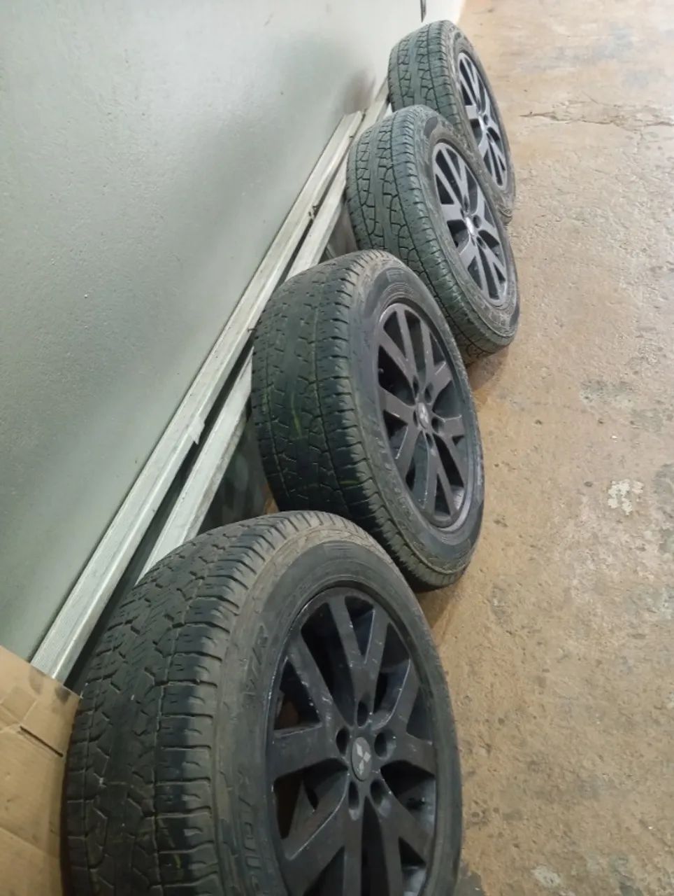 Rodas com pneus 17'  TR4 