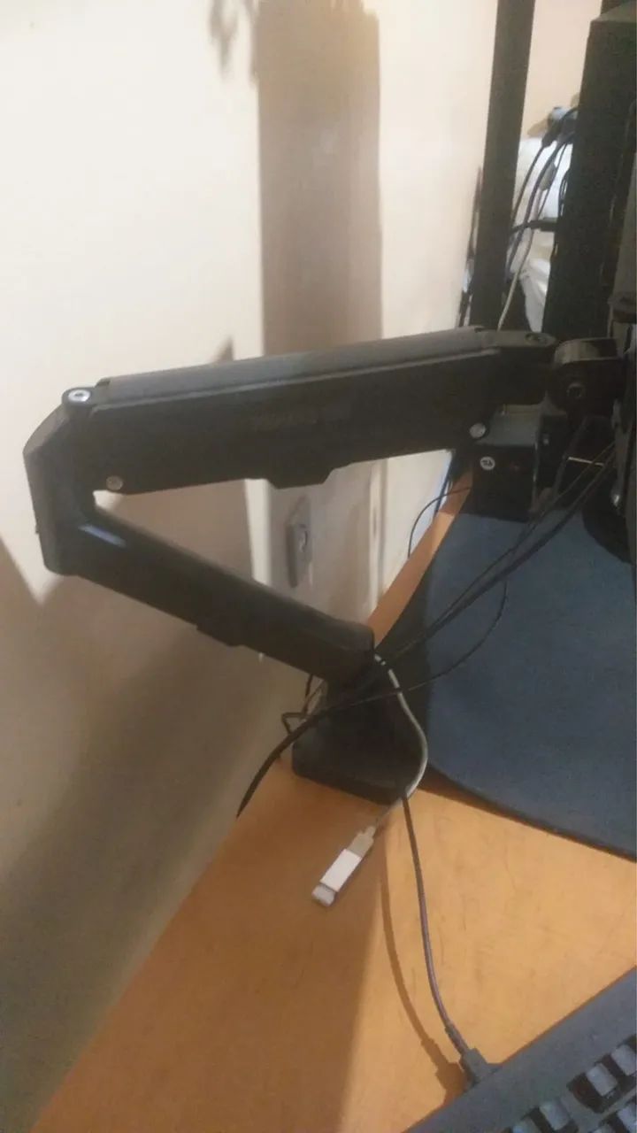 Monitor 165hz com suporte articulado e Mesa  - Foto 2