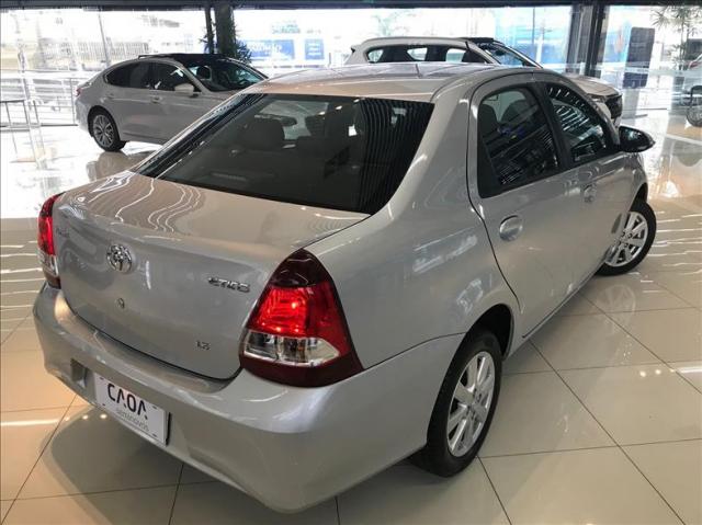 Toyota Etios 1.5 x Plus Sedan 16v
