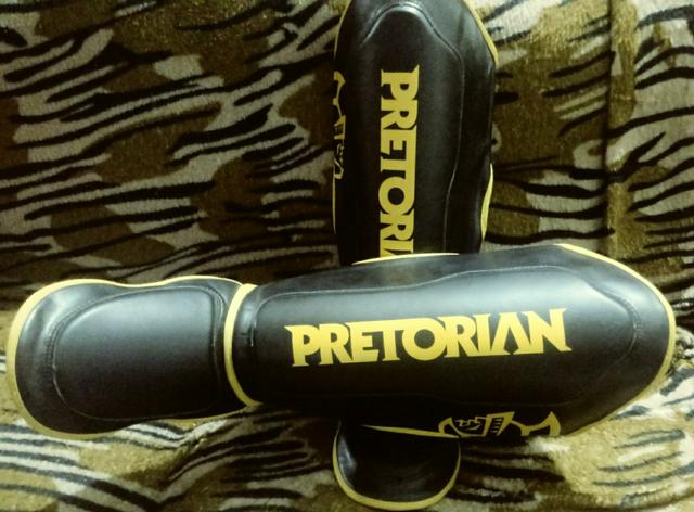 Caneleira de Muay Thai Pretorian
