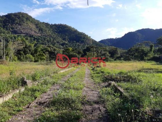 Excelente terreno plano com 21 mil m² em ótima localização em guapimirim.