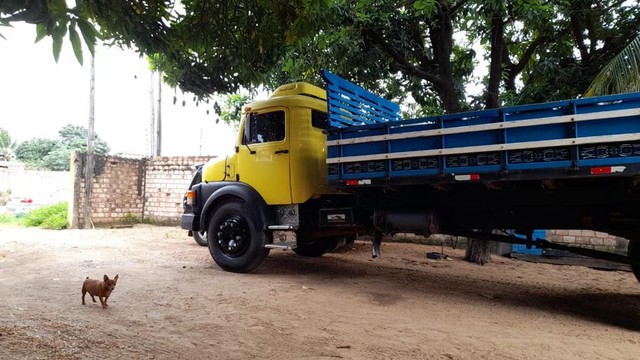 VENDE SE MERCEDES 1113 ANO 81