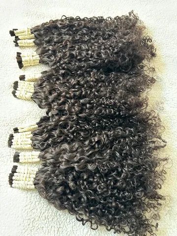 Cabelo humano cacheado com tamanhos variados de 75cm 