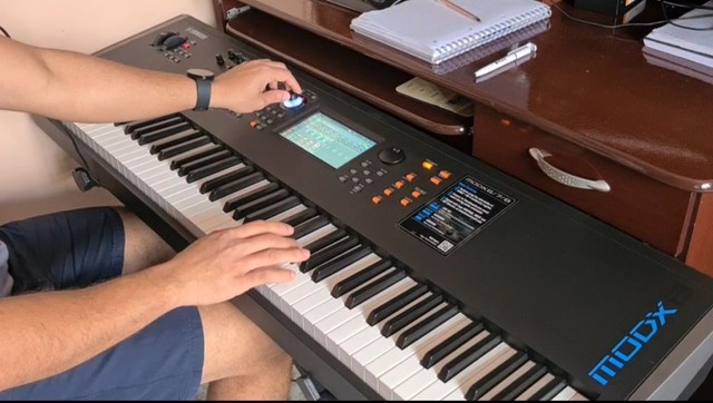 Vendo Teclado profissional MODX 8 - Foto 2