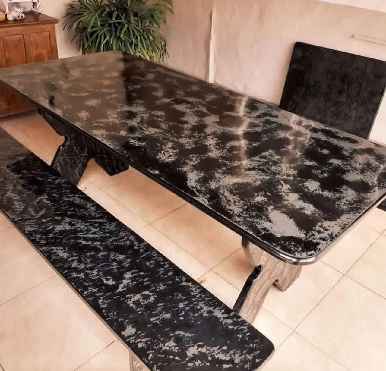 "Mesa de Jantar Elegante - Perfeita para Sua Sala!" - Foto 2