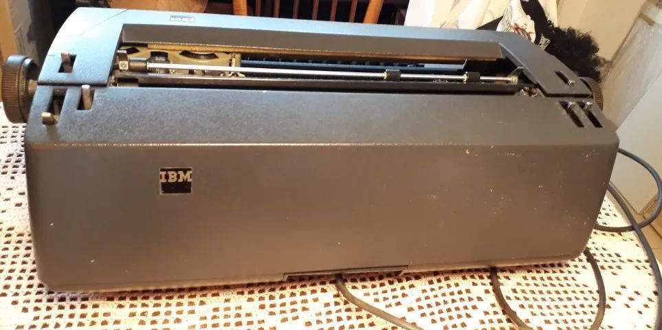 Máquina de Escrever elétrica IBM 82C - Foto 4