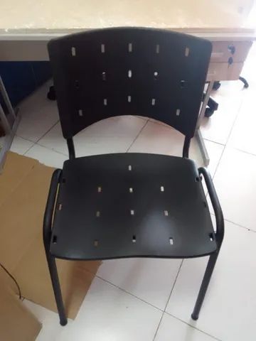 Cadeira fixa empilhavel escritório 