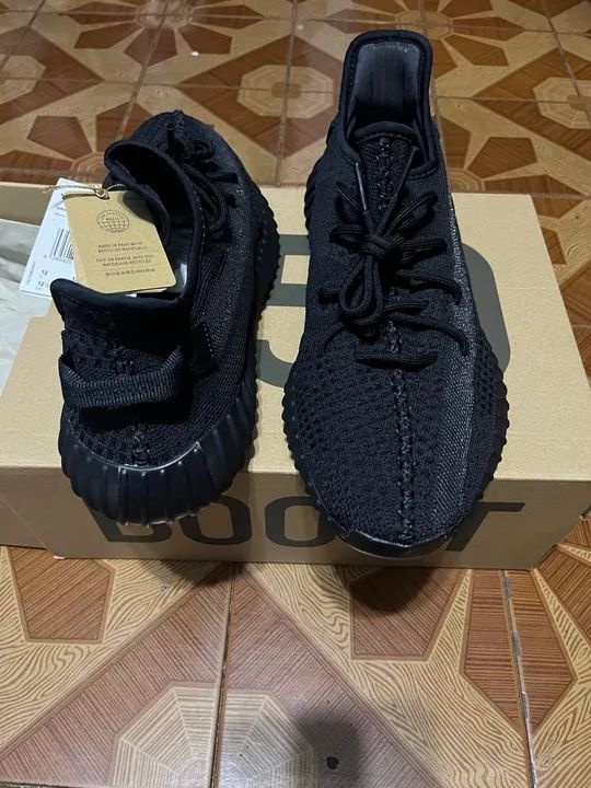 Yeezy 350 V2 Onyx (2023) Novo - Tamanho 45 - Foto 4