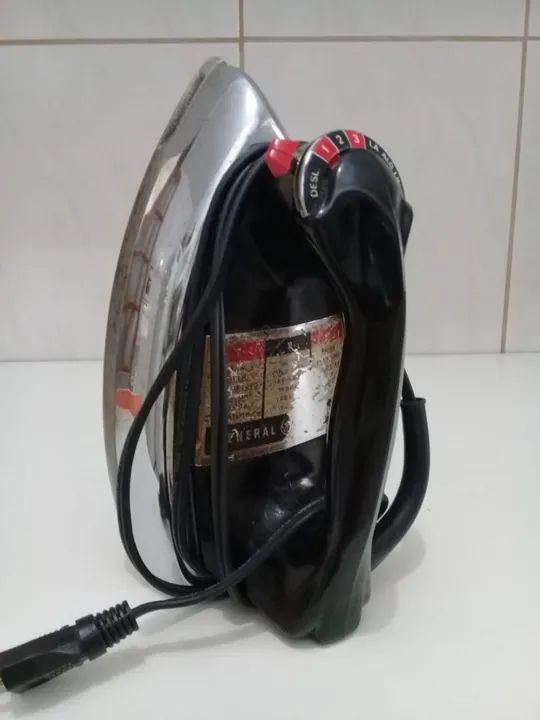 Ferro elétrico de passar anos 70