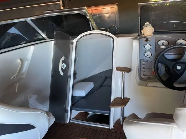 Lancha Ventura 215 cabinada oportunidade - Foto 6