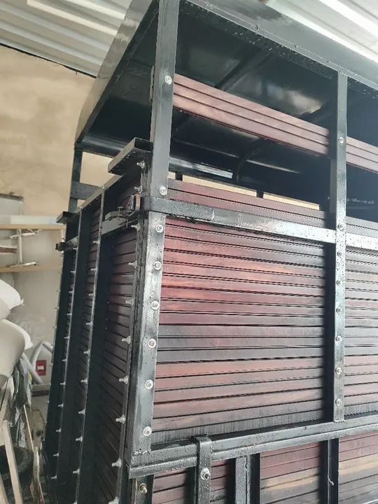 Carreta de Carga - Madeira e Metal