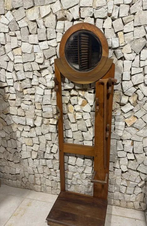 Chapeleiro Antigo Com Espelho