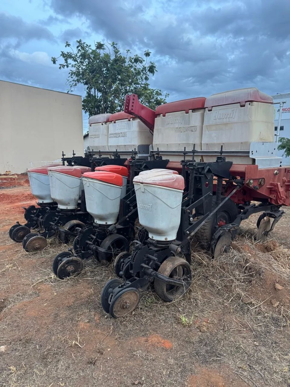 Plantadeira 8 linhas Jumil pantográfica 2880