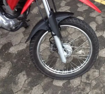 Paralama diant XRE 300 para Bross e similares com adaptador